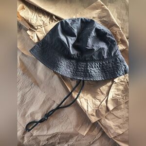 Gap Black Bucket Hat